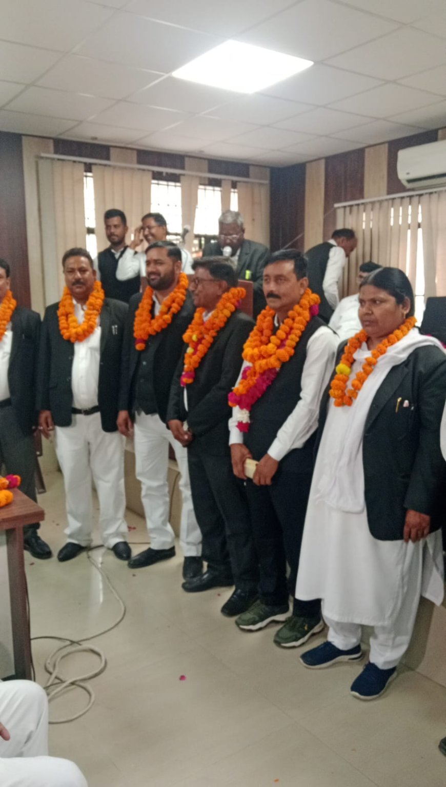 बार एसोसिएशन कार्यकारिणी 2026 का भव्य शपथ ग्रहण समारोह मुख्य अतिथि विधायक मनीष रावत और विशिष्ट अतिथि विधायक रामकृष्ण भार्गव की उपस्थिति में संपन्न हुआ।